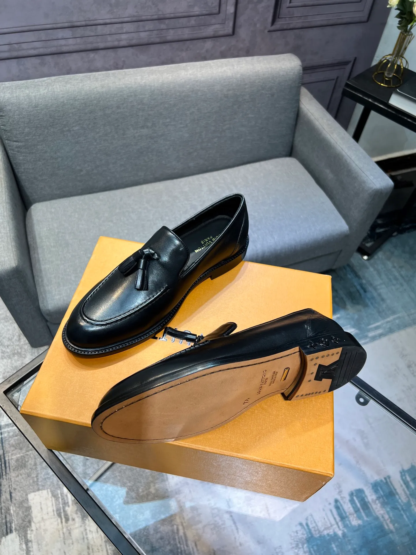 Men's shoes 💰1020 LV top luxury brand, high-quality men's business formal leather shoes, imported genuine leather soles! Customized imported leather, the first layer of open-edge beaded lacquered cowhide, the texture is incomparable, the imported cowhide lining, high-end high-end shoes, don't miss it! size:39-44 (Male 38 45 46 customized)